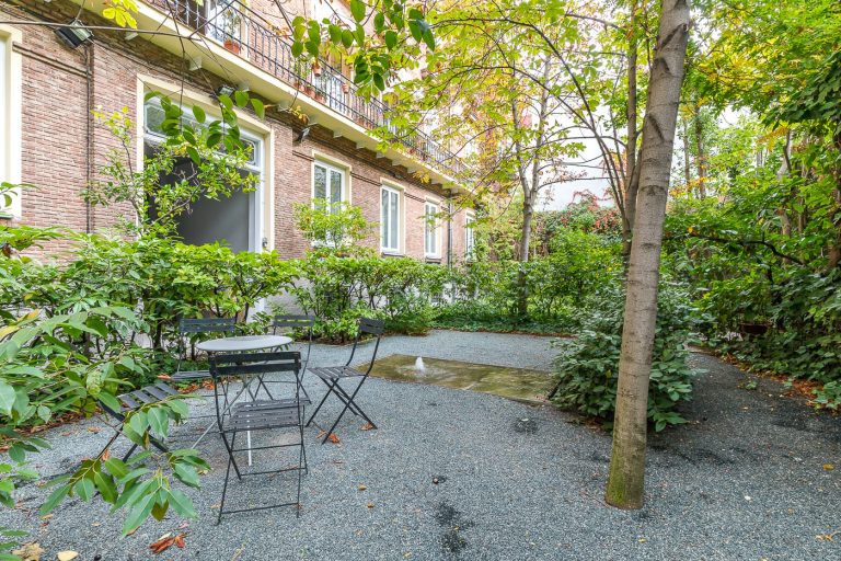 Jardín interior comunitario en una vivienda vendida en la calle Orfila, barrio de Salamanca, Madrid.